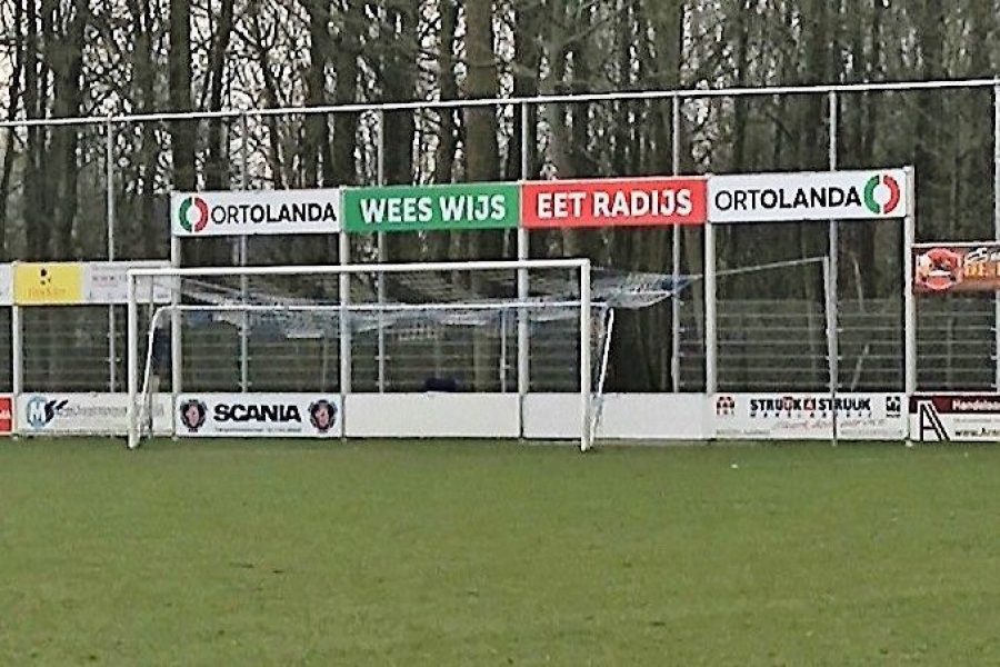 Ortolanda Oude-Tonge bordsponsor DBGC Oude-Tonge